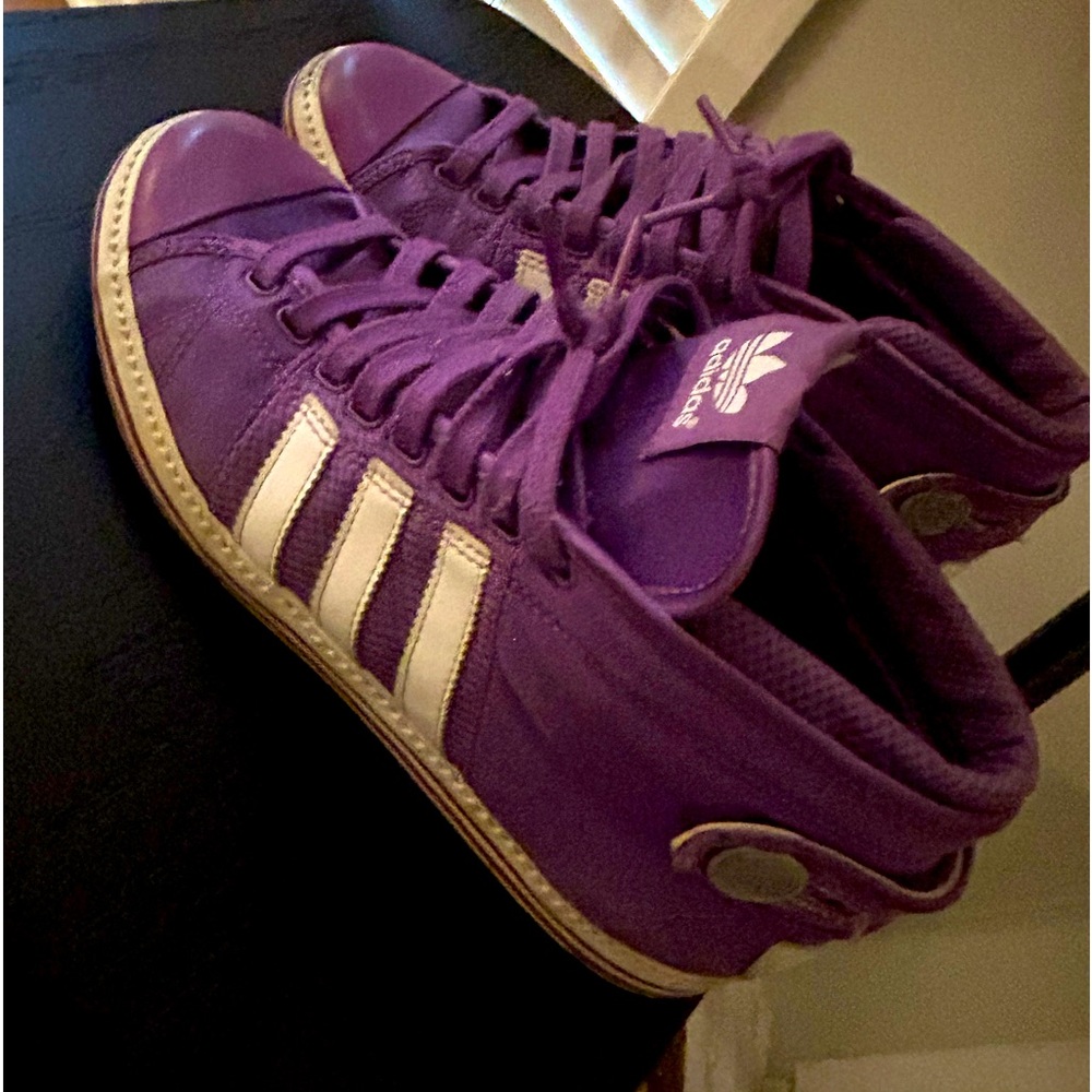 Women’s hight top Adidas sneakers size 8 1/2